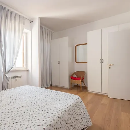 Apartment Rsh Quattro Cantoni *